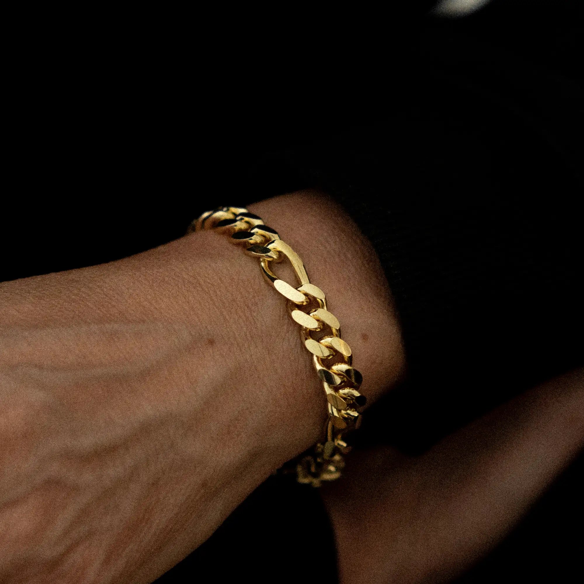 Figaro Bracelet 10mm Gold