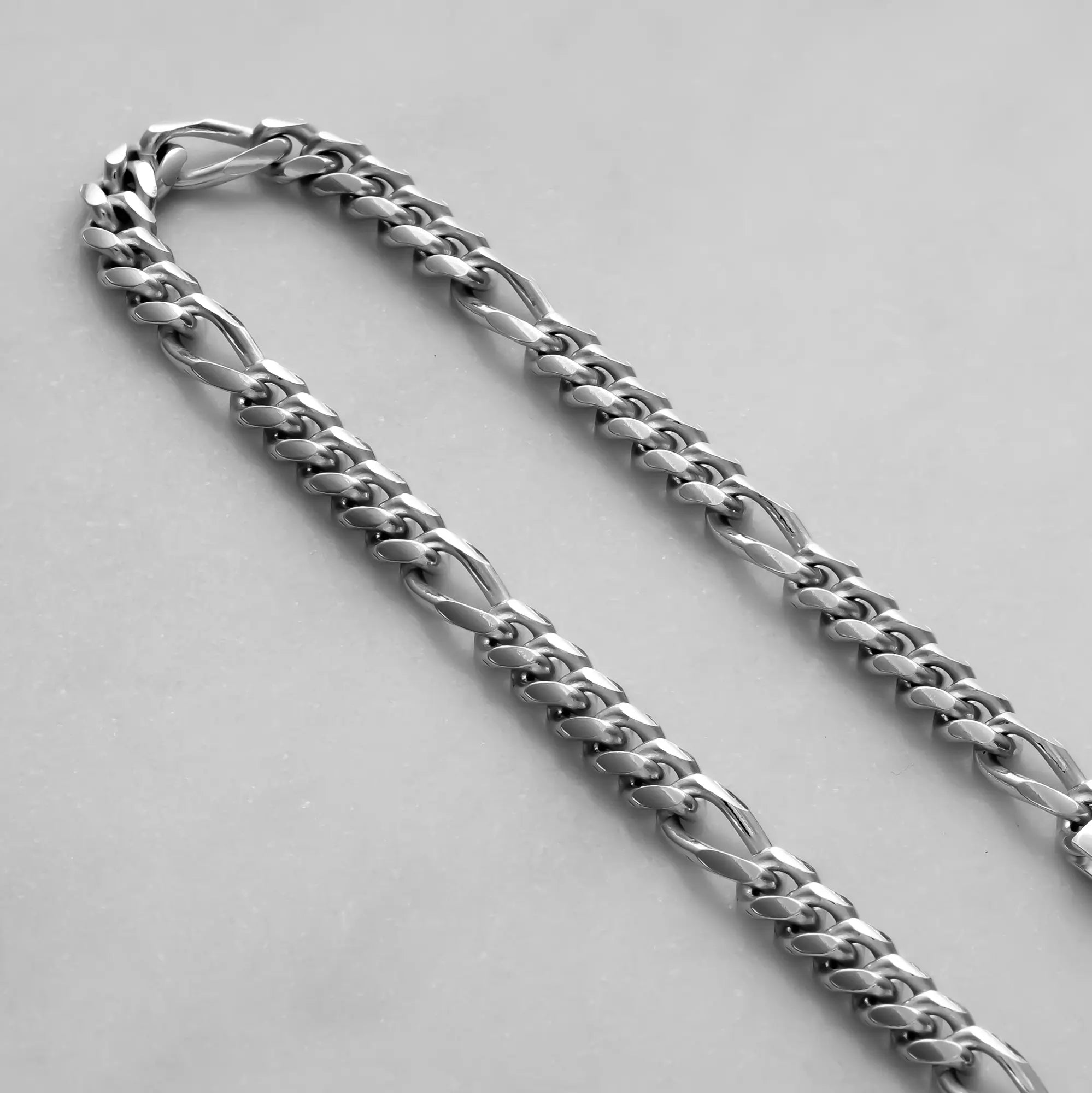 Links on the 5mm Silver Figaro Chain